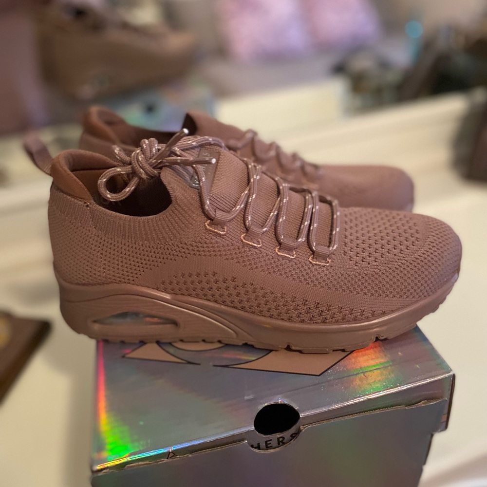 Skechers uno ever wear sneakers. Very gently worn.
